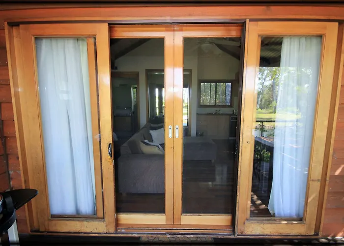 Lake Weyba Cottages Noosa
